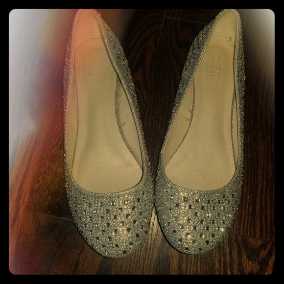 Flats - Picture 1 of 2